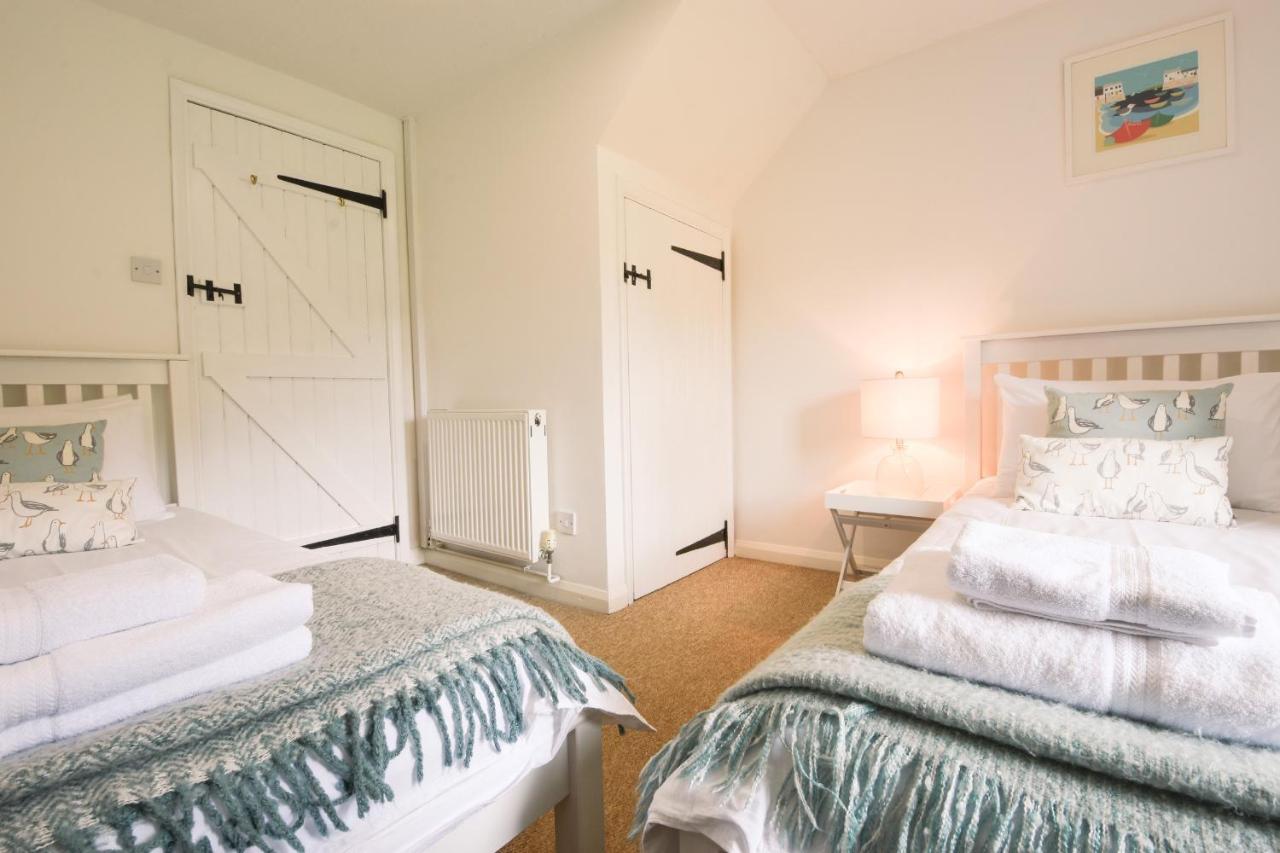 Lily Cottage Looe Bagian luar foto