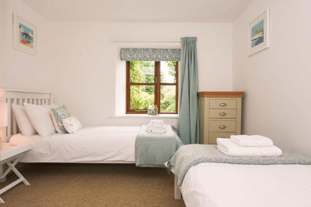 Lily Cottage Looe Bagian luar foto